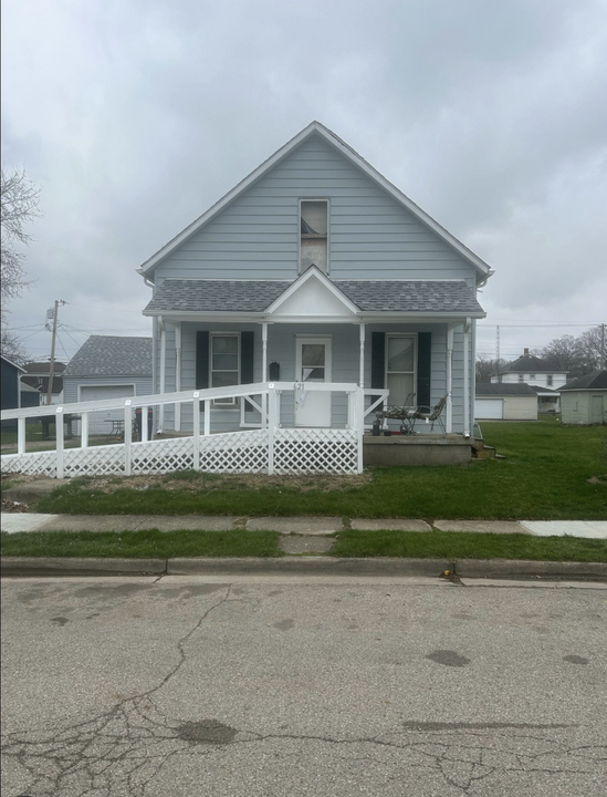 621 Miami St in Piqua, OH - Building Photo