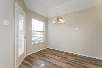 1326 Misty Dr in Midlothian, TX - Foto de edificio - Building Photo