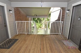 1400 Gandy Blvd N in St. Petersburg, FL - Foto de edificio - Building Photo