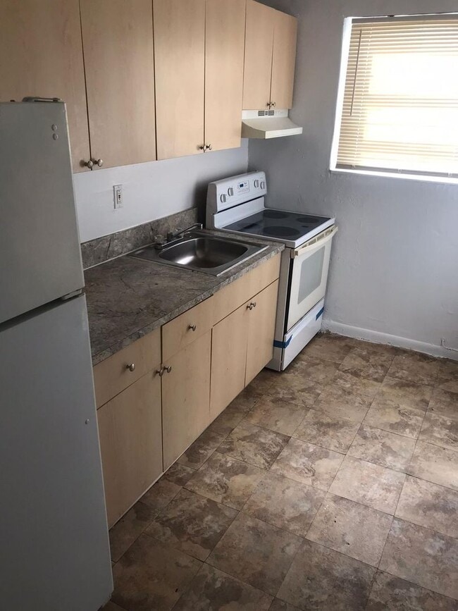1805 NW 2nd Ct