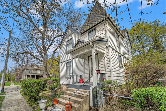 218 Woodward St in Ypsilanti, MI - Building Photo - Building Photo