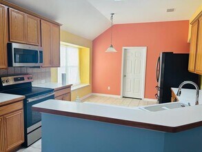 1205 Oakridge Dr in Euless, TX - Building Photo - Building Photo