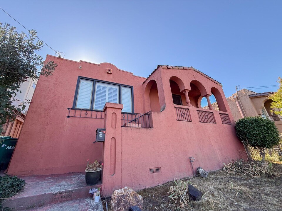 4456 Moraga Ave in Oakland, CA - Building Photo