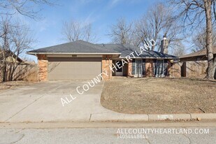 2325 Cypress Ct in Edmond, OK - Building Photo
