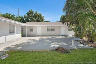 1883 Smith Dr in North Palm Beach, FL - Building Photo