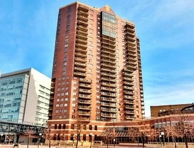 300 Walnut St, Unit 401 in Des Moines, IA - Foto de edificio