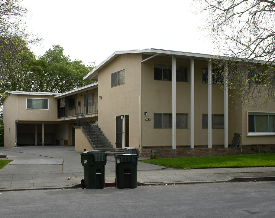 1445 Ebener St in Redwood City, CA - Foto de edificio