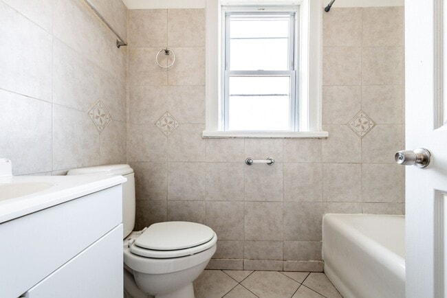 7800 S Jeffery Blvd Chicago, IL 60649 in Chicago, IL - Building Photo - Building Photo