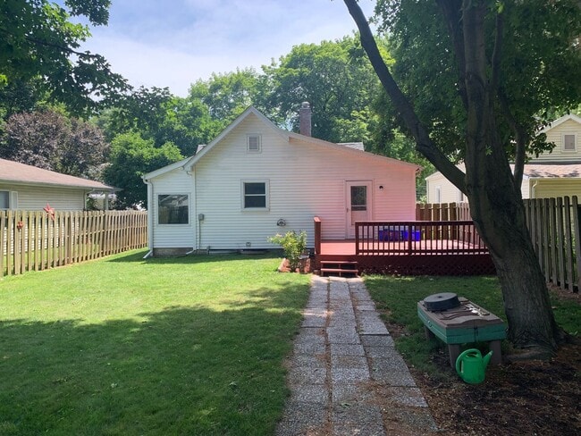 property at 213 W Conrey St