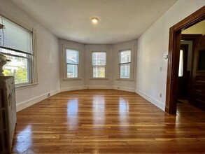 29 Woodlawn St, Unit 1 in Boston, MA - Building Photo - Building Photo