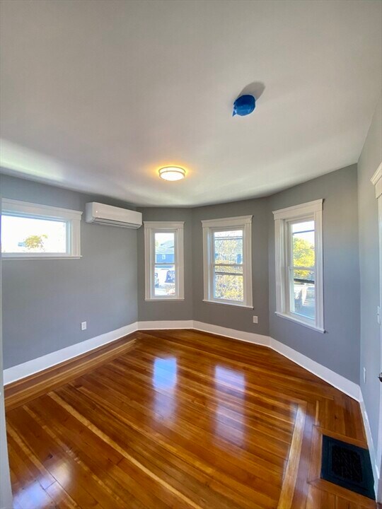 11 Dudley St in Cambridge, MA - Building Photo