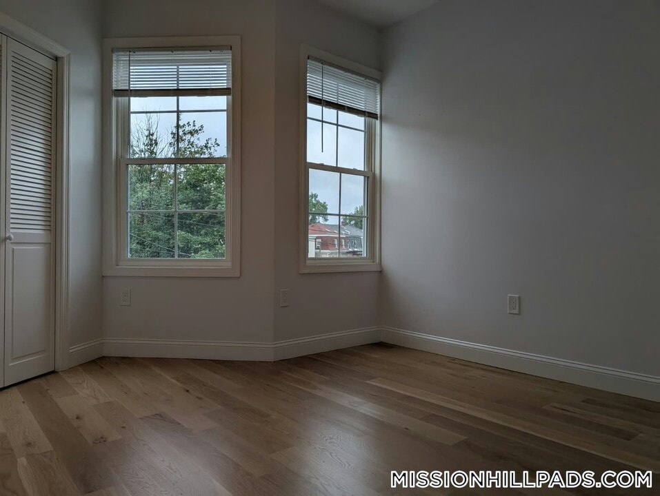 38 Regent St in Boston, MA - Foto de edificio