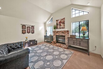 3622 Canterbury Dr in Redding, CA - Building Photo - Building Photo