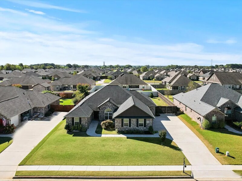 27998 Cross Gate Dr in Madison, AL - Foto de edificio