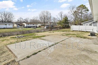 650 Sherwood Dr in Florissant, MO - Building Photo - Building Photo