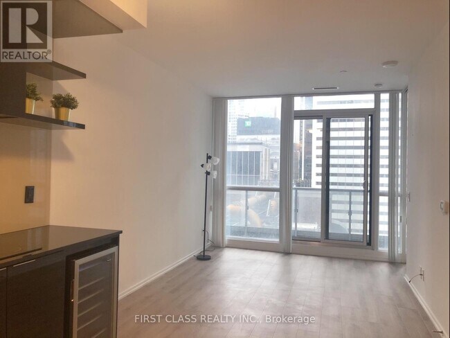 70 Temperance St in Toronto, ON - Building Photo - Building Photo