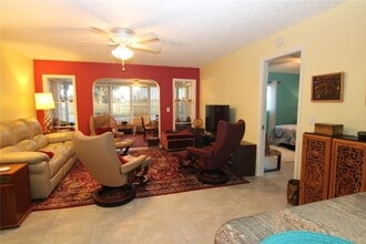 1207 Lakehouse Ct in Sun City Center, FL - Foto de edificio - Building Photo