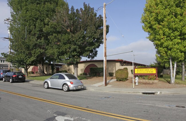 Westwood Garden Apartments in Mountain View, CA - Building Photo - Building Photo