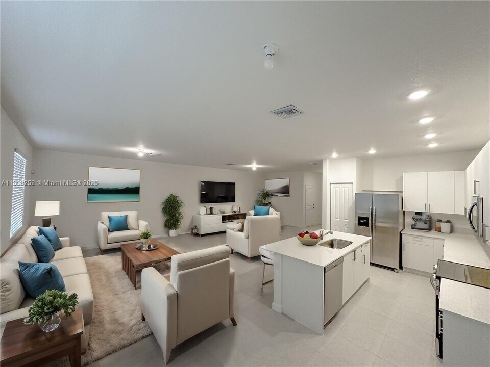 14804 SW 162nd St in Quail Heights, FL - Building Photo