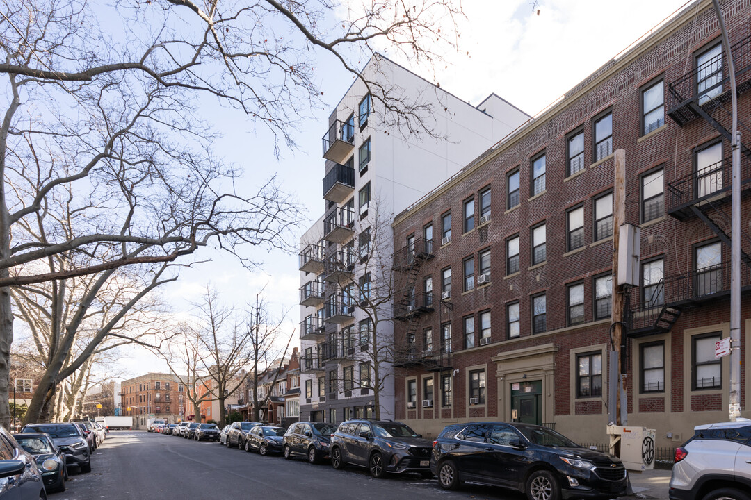 1042 President St in Brooklyn, NY - Building Photo