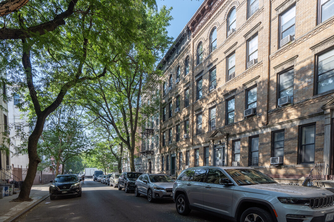 125 Guernsey St in Brooklyn, NY - Foto de edificio