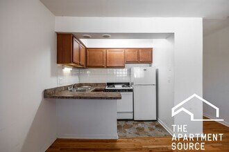 545 W Roscoe St, Unit 487 in Chicago, IL - Foto de edificio - Building Photo