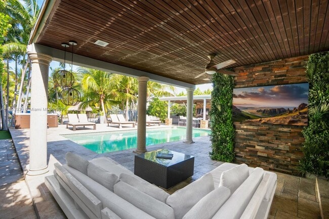 7910 Hawthorne Ave in Miami Beach, FL - Building Photo - Building Photo
