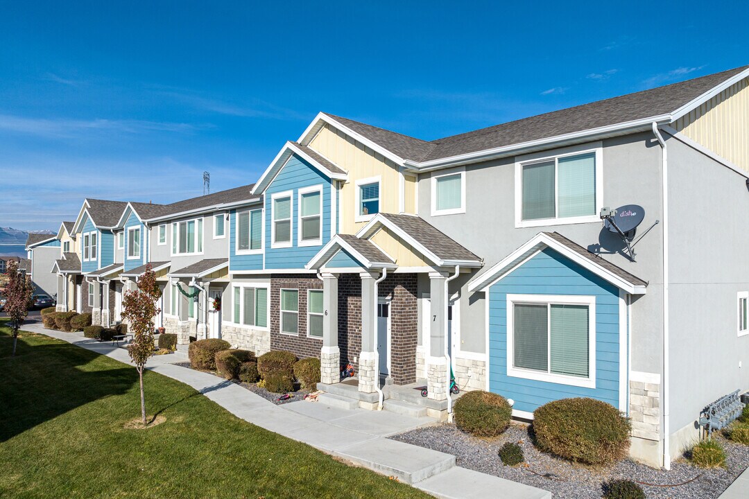 Porter Ranch Townhomes in Eagle Mountain, UT - Building Photo