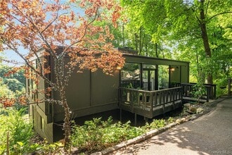 185 Tweed Blvd in Nyack, NY - Building Photo - Building Photo