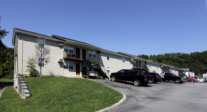 Greenview Apartments in Powell, TN - Building Photo - Building Photo