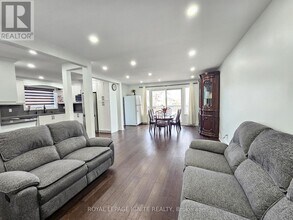 208 Plunkett Rd in Toronto, ON - Building Photo - Building Photo