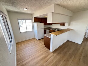 3431 E Cheyenne Ave-Unit -1 in North Las Vegas, NV - Foto de edificio - Building Photo