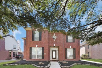 25831 Coyote Springs Ct in Spring, TX - Building Photo - Building Photo