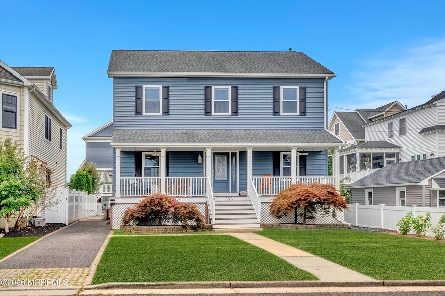 393 E Virginia Ave in Manasquan, NJ - Building Photo