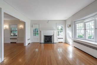 211 Euston Rd in Garden City, NY - Building Photo - Building Photo