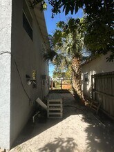 529 Revere Rd in West Palm Beach, FL - Foto de edificio - Building Photo