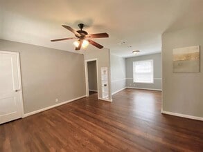 2114 Dunloe Ave in Dallas, TX - Building Photo - Building Photo