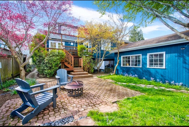 8018 28th Ave NW in Seattle, WA - Foto de edificio - Building Photo