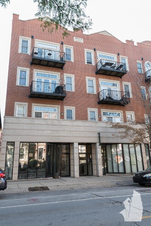 2539 N Southport Ave, Unit 3N in Chicago, IL - Building Photo