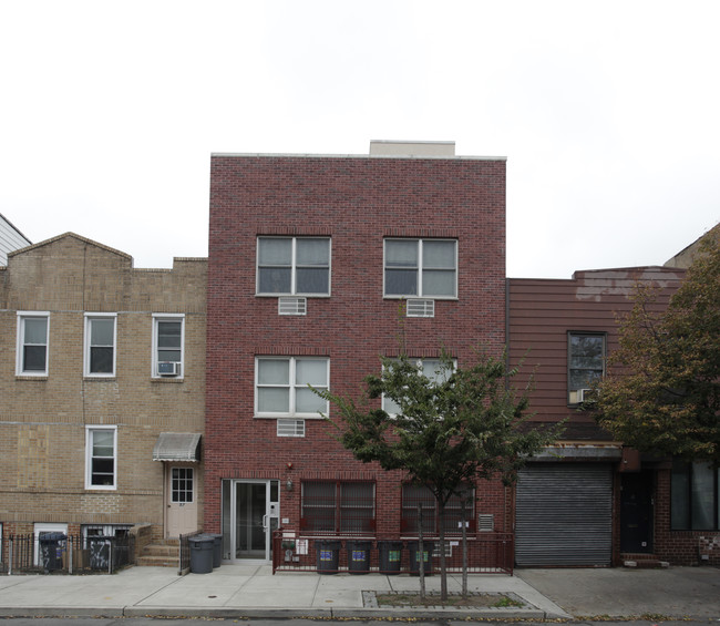 59 Withers St in Brooklyn, NY - Foto de edificio - Building Photo