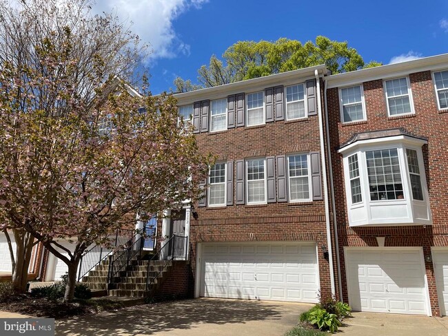 property at 9352 Deer Glen Ct