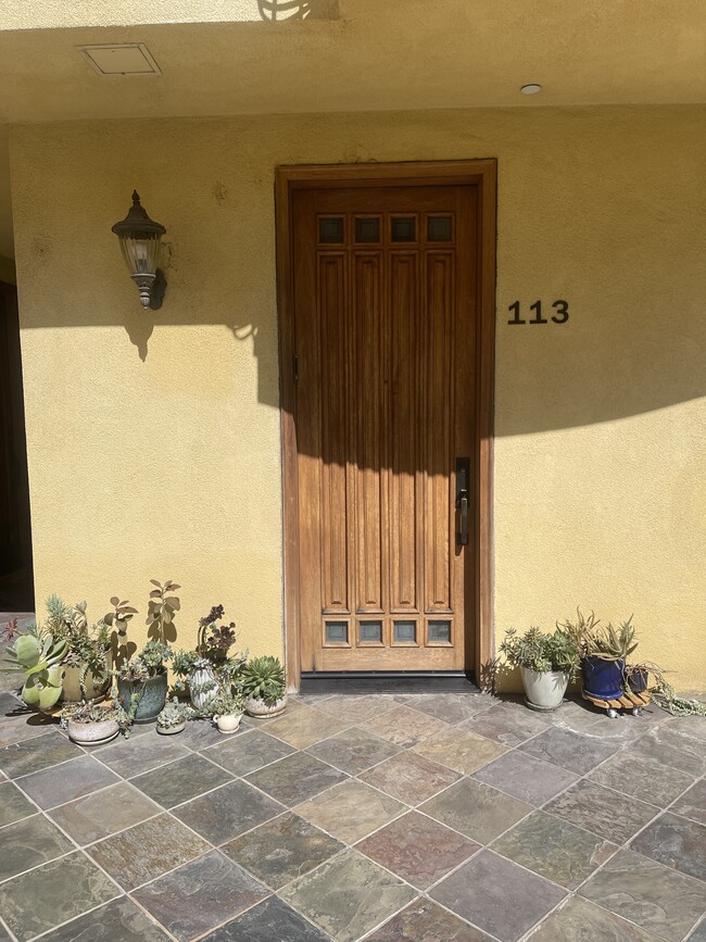 5303 Satsuma Ave, Unit 113 in North Hollywood, CA - Building Photo - Building Photo