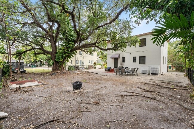 3202 Elizabeth St in Miami, FL - Building Photo - Building Photo