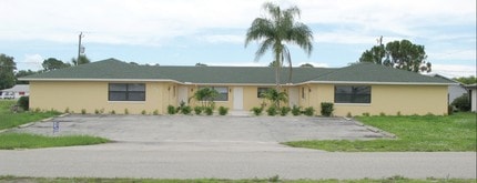 129 SE 23rd Pl in Cape Coral, FL - Building Photo - Building Photo