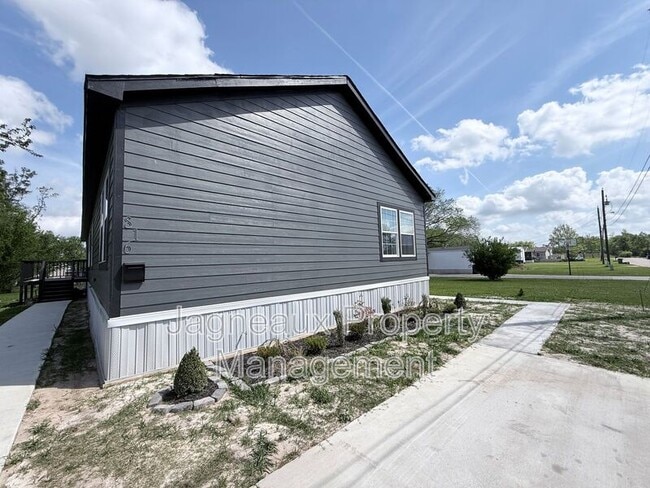 property at 816 Shady Ln