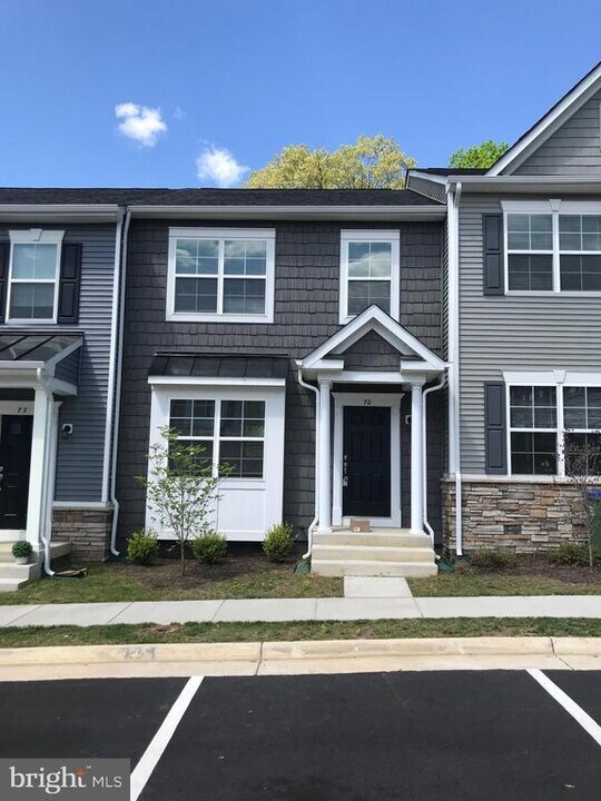 70 Andrews Pl in Fredericksburg, VA - Foto de edificio