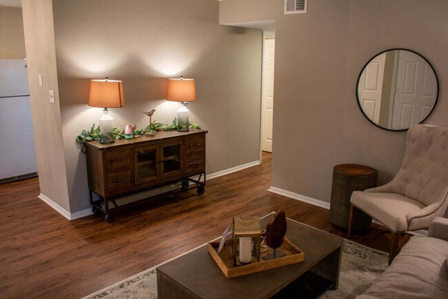 Kingston Square Apartments in Owensboro, KY - Building Photo - Building Photo