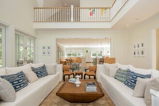 417 Edge of Woods Rd in Southampton, NY - Building Photo - Building Photo