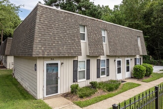 Twin Rivers Townhomes in Hopewell, VA - Foto de edificio - Building Photo