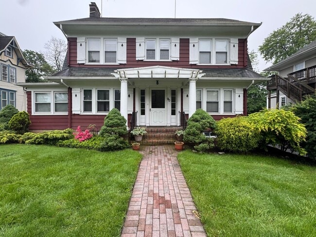 property at 90 Kent Pl Blvd